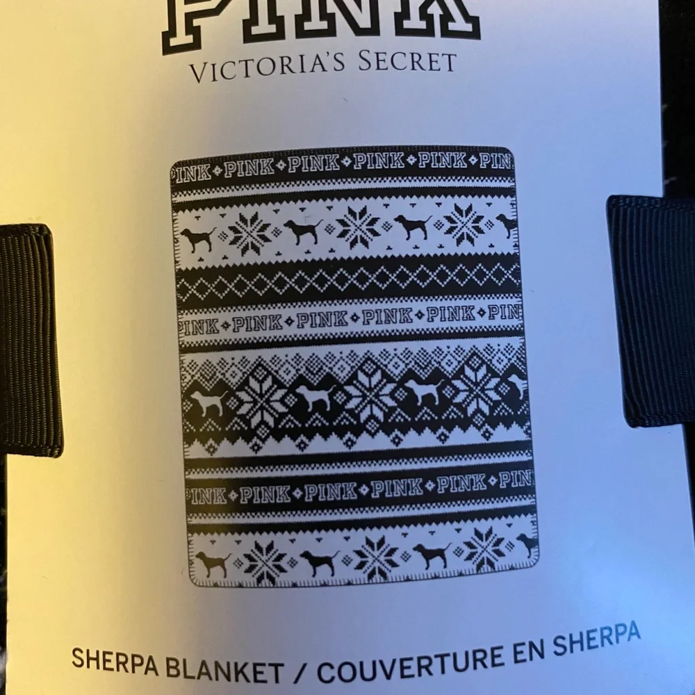NWT pink VS Sherpa blanket‎ snowflake dog 50 x 60”